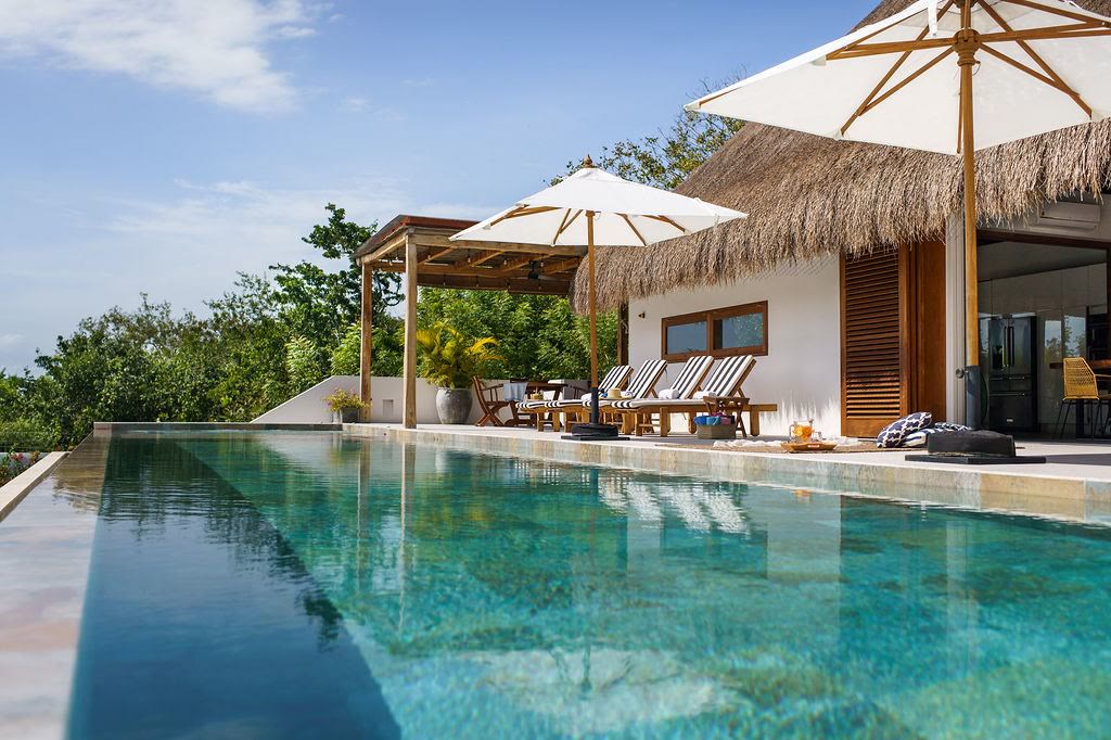 Villa en bord de plage avec piscine privée