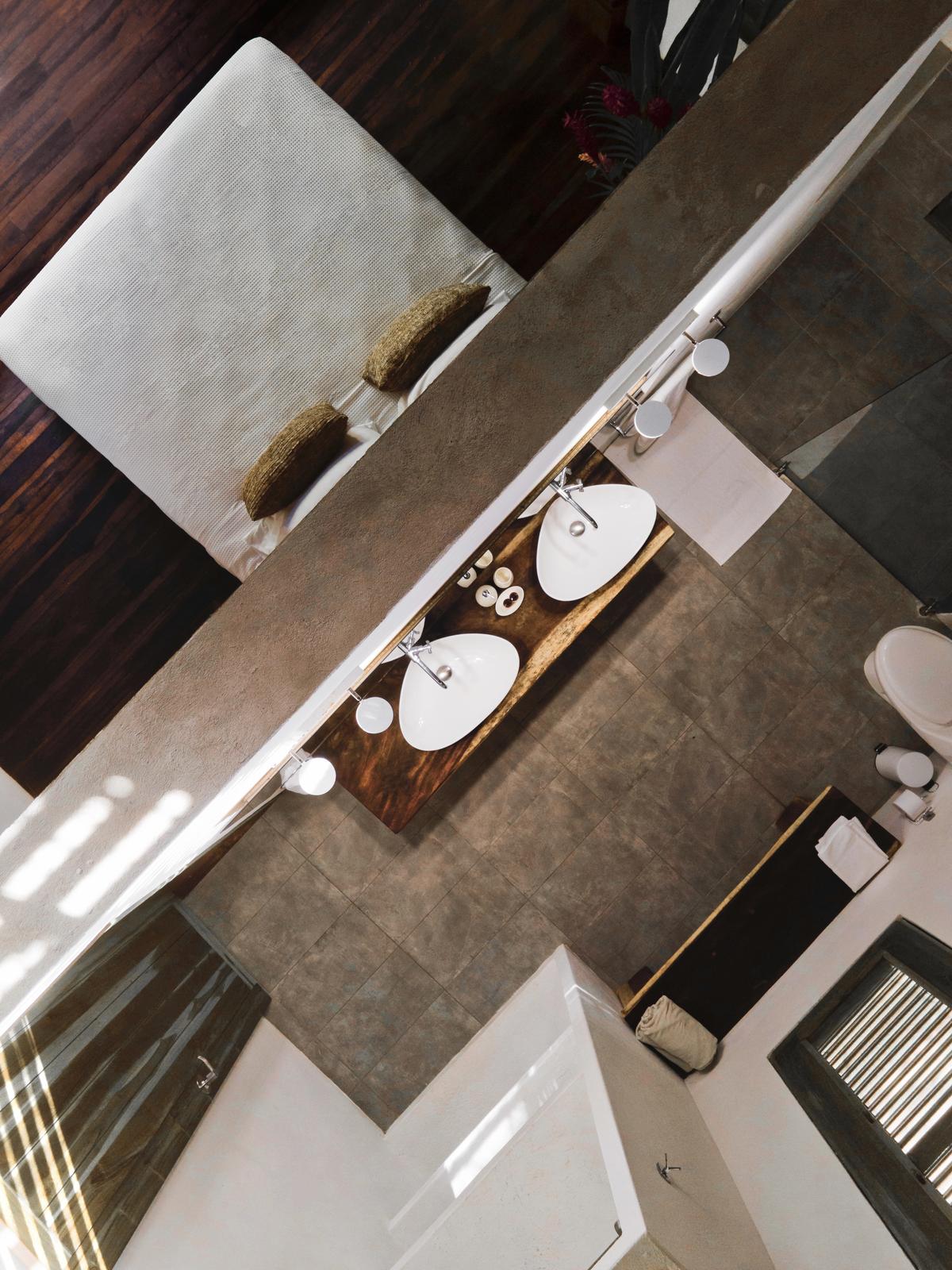 Suite cabin vanity